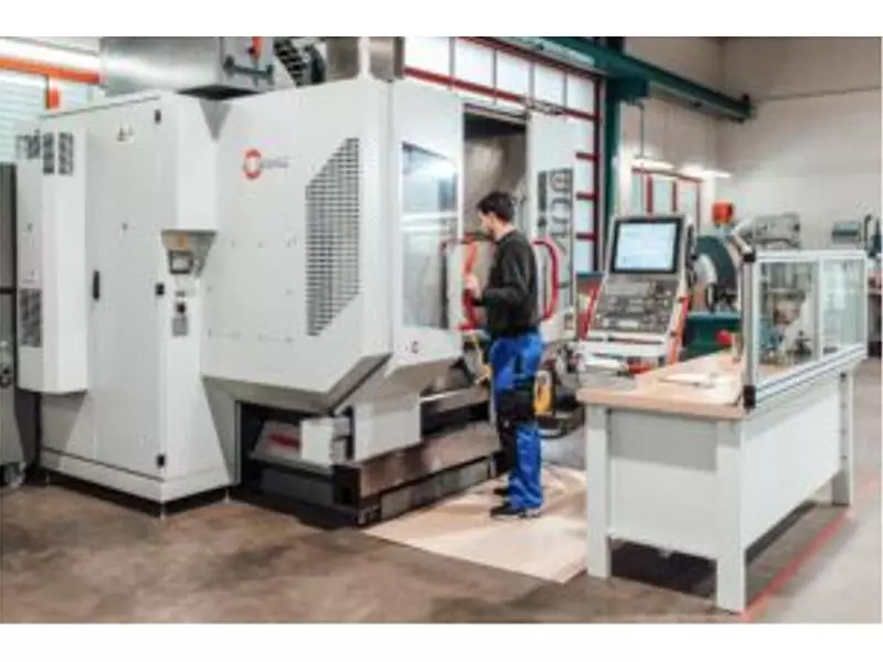 WOLL-Manufacturing_CNC-26-300x200.webp