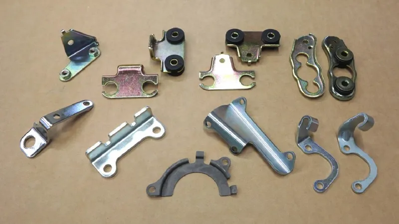 Stutzen und Tragbugel/ Mounts and brackets