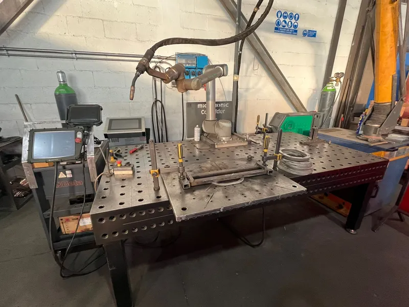 ROBOT DI SALDATURA