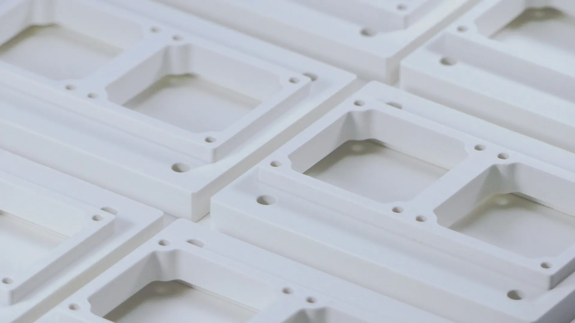 CNC - Frästeile aus Kunststoff und Alu