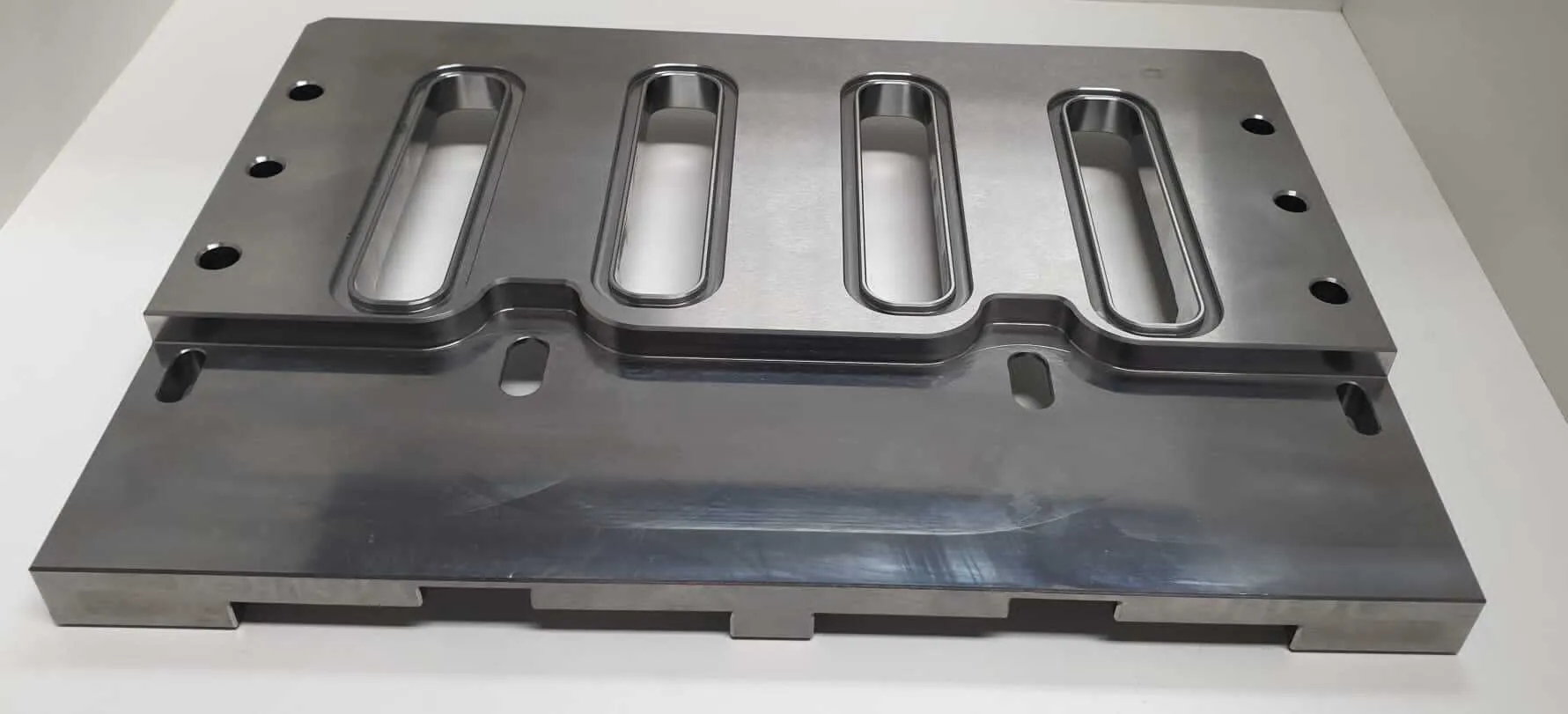 Tool plate