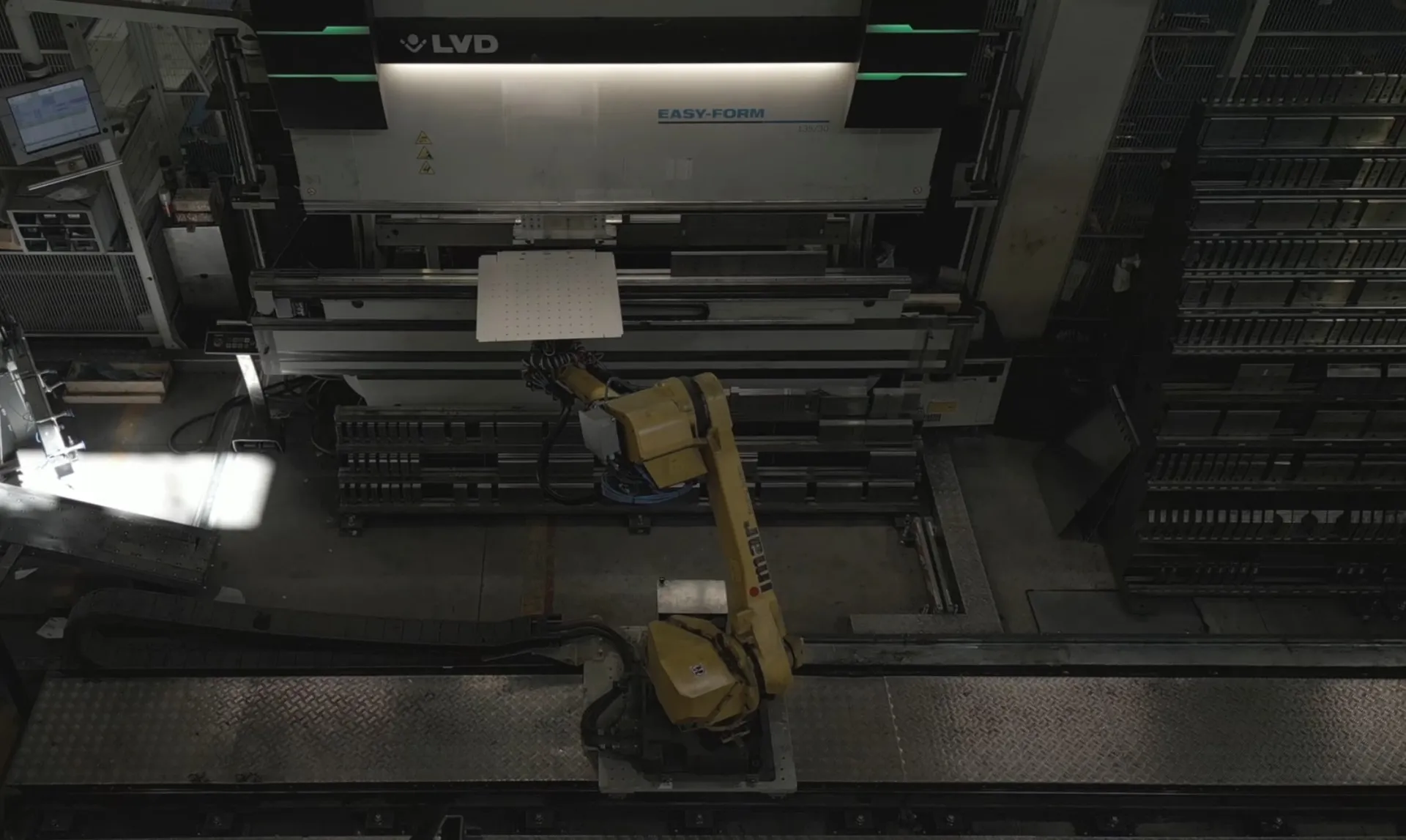 BENDING ROBOT