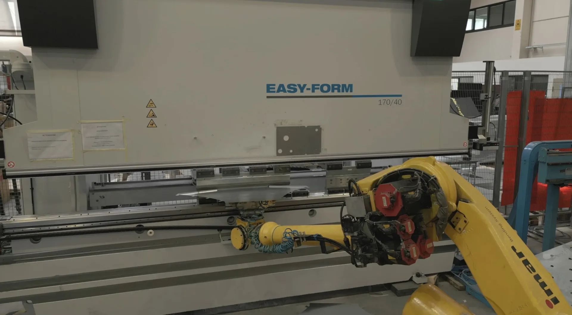BENDING ROBOT