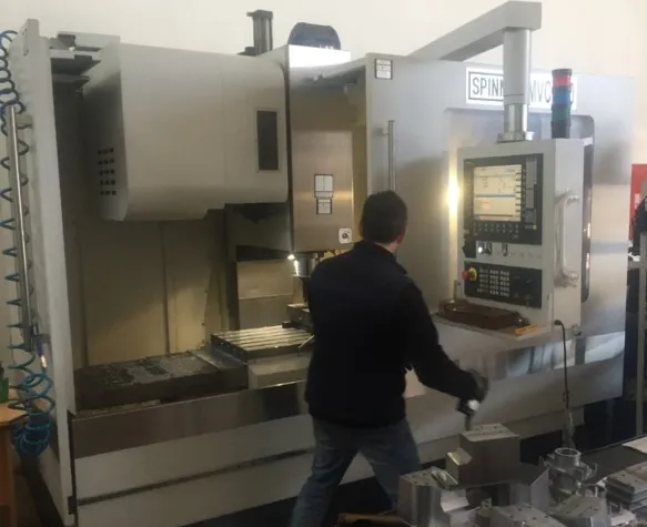 Spinner Vertical Machining Center
