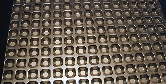 Hydromechanisch geformte Wabenstruktur
