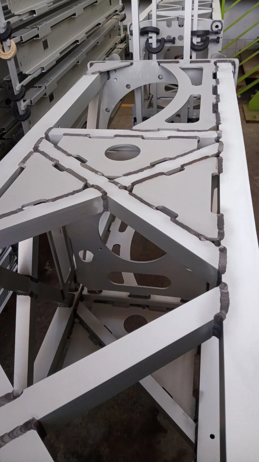 Traverse Aluminium geschweißt