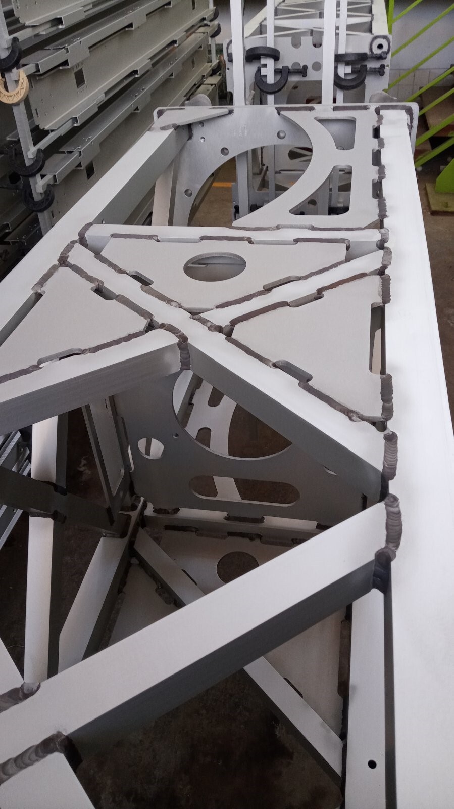 Traverse Aluminium geschweißt