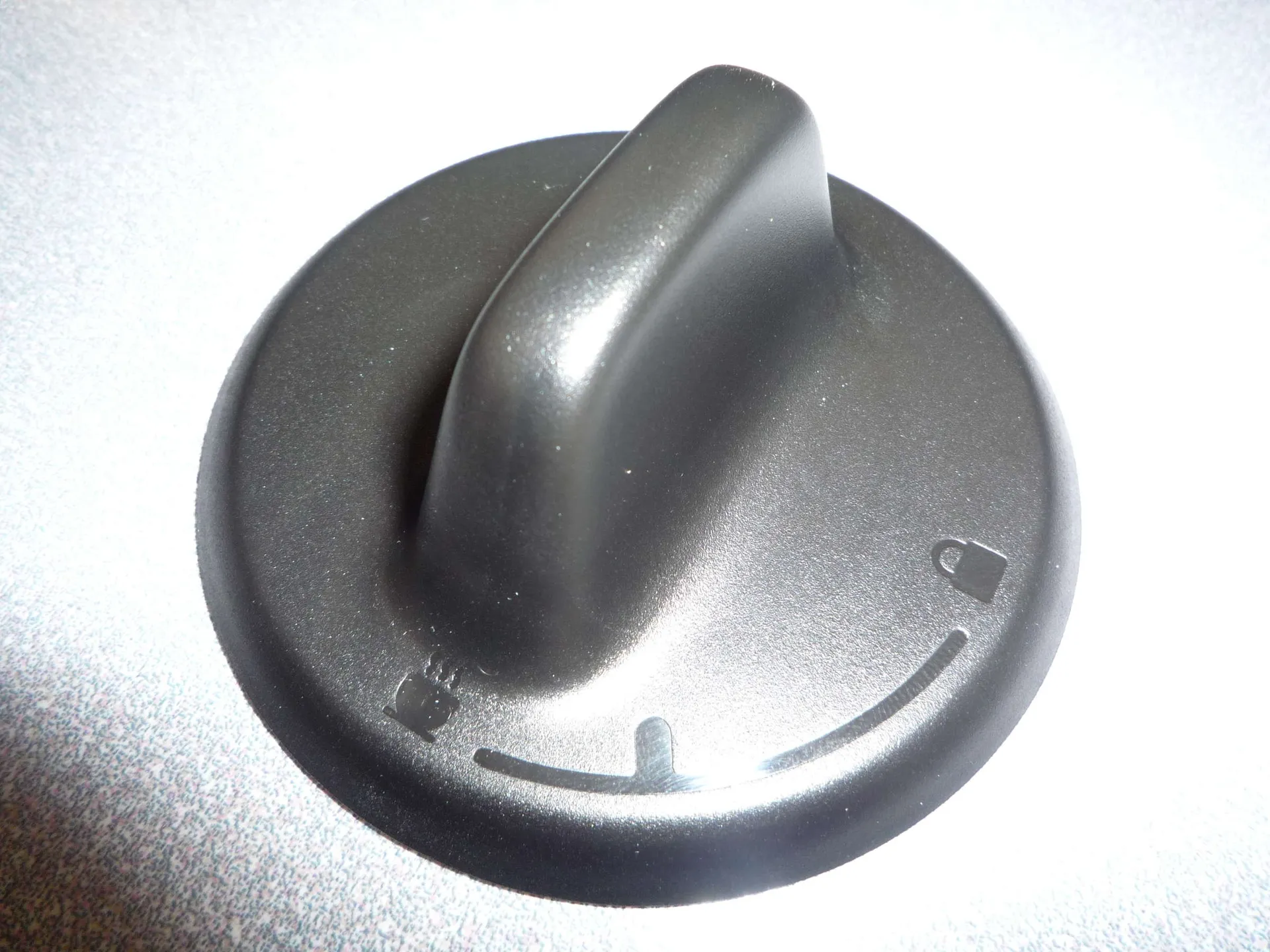 palstic button