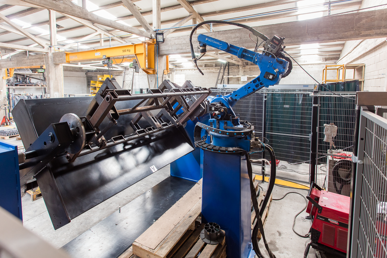 Movable Station Welding Robot