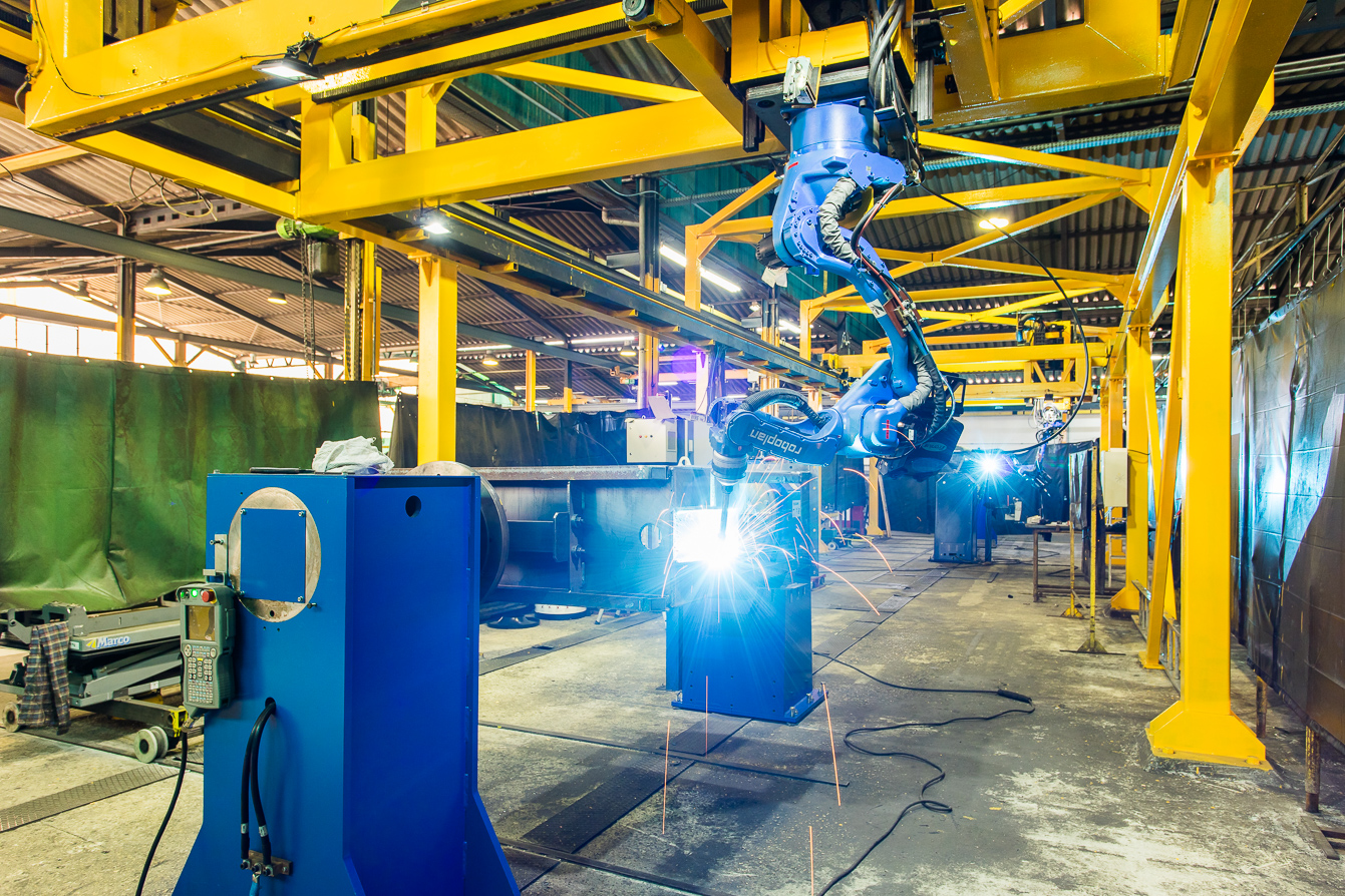 Movable Suspended Welding Robot