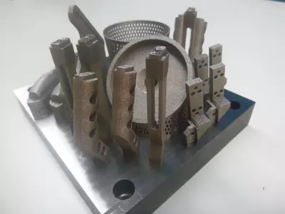 Bauplatte mit Anbauteile