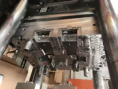 Automotive component with metal insert