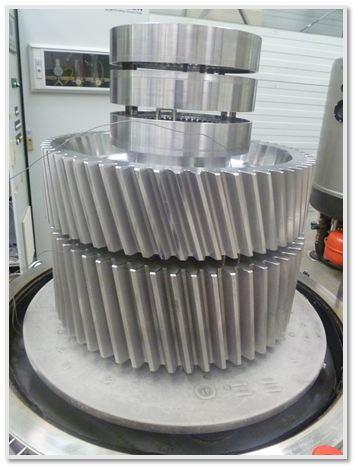 Cold-wall - double-chamber ION-75CWI - plasma nitriding second hand-chamber 1- gears.jpg