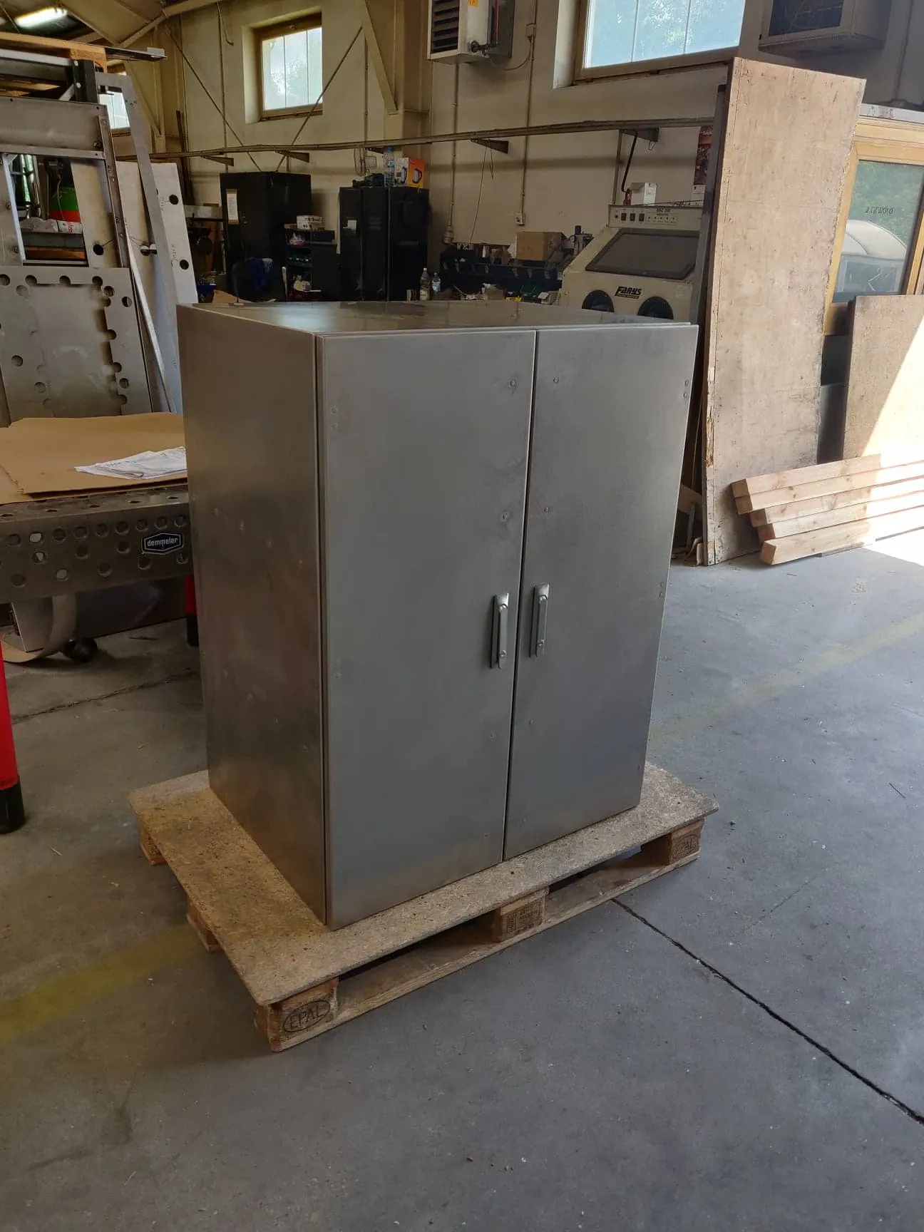 Metall Kleiderschrank (klein)