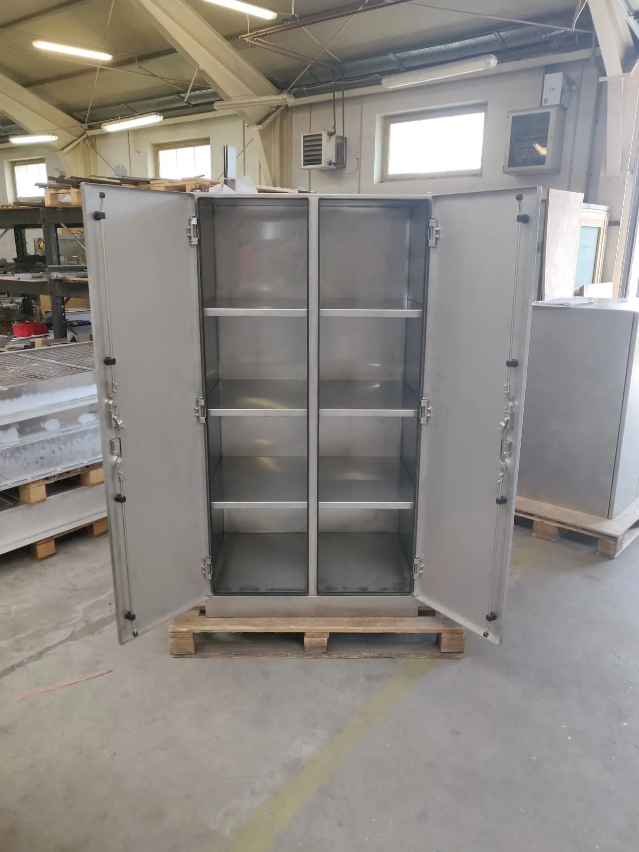 Metall Kleiderschrank