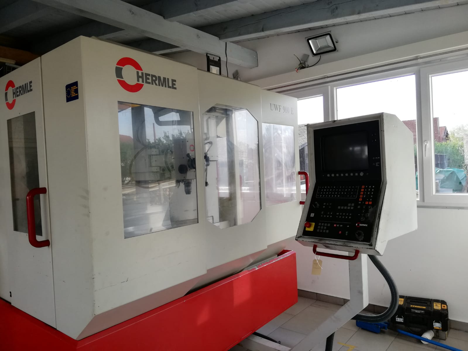 UWF900E
