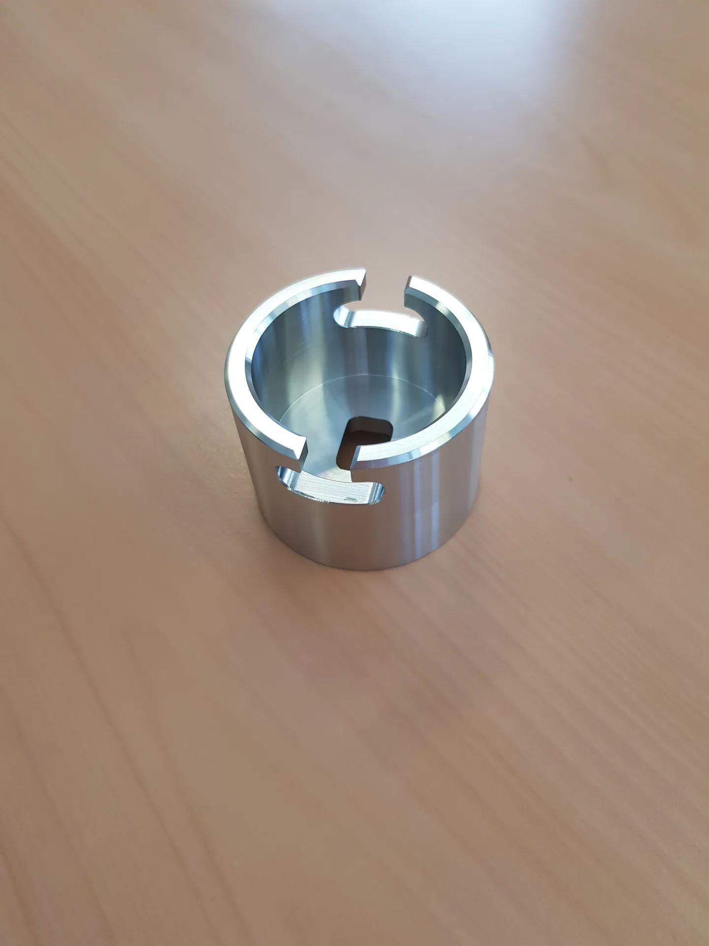 Keyhole ring valve