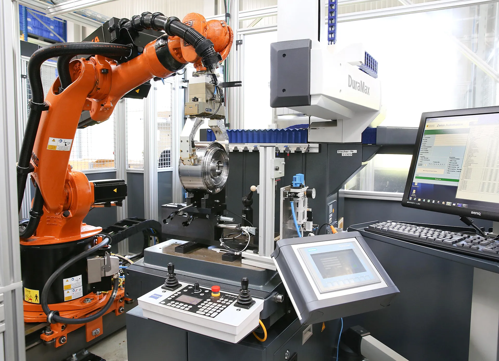 Fertigteilprüfung mit Roboter und Messmaschine
