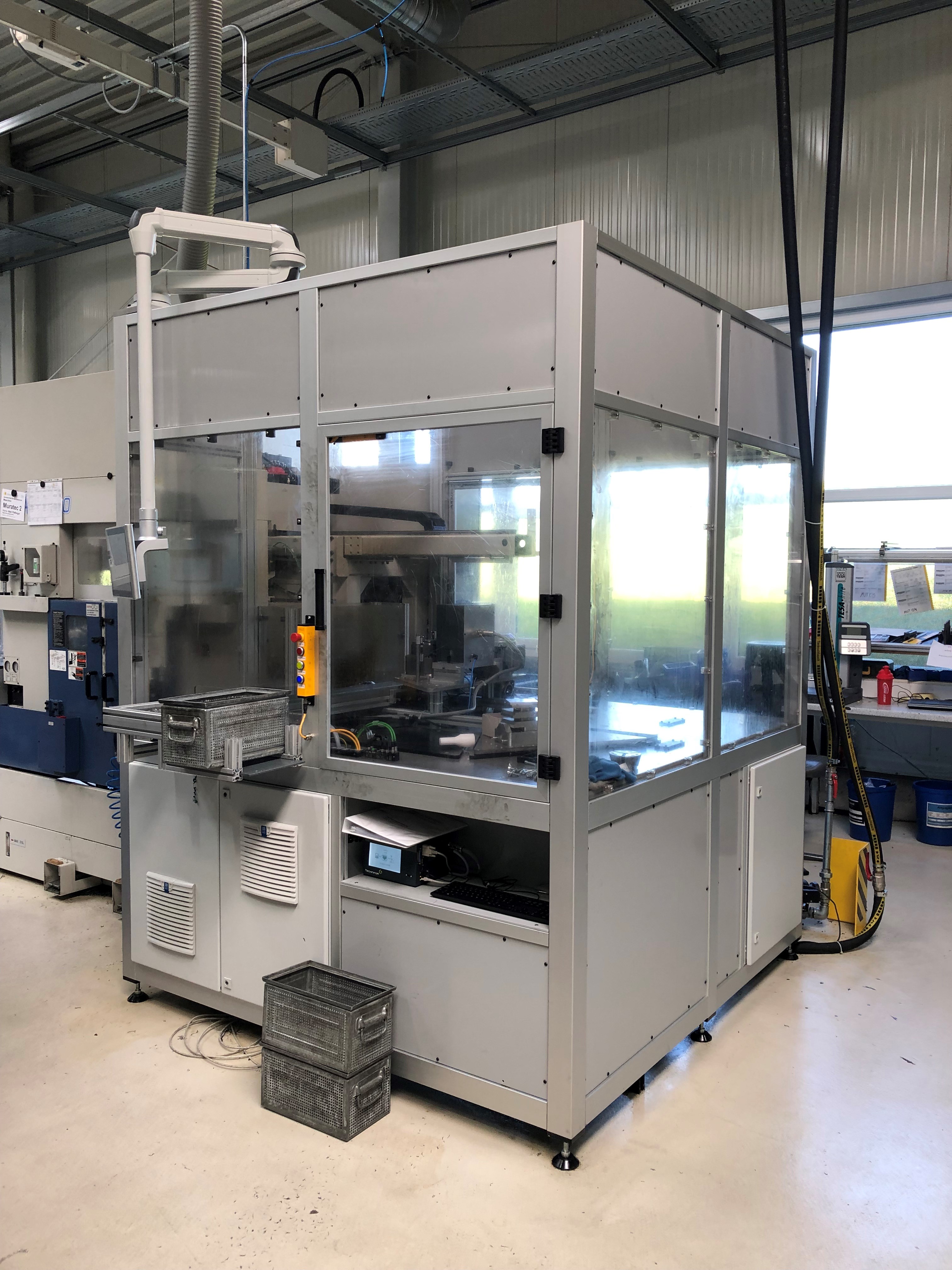 Robotermesszelle an CNC-Bearbeitungsmaschine