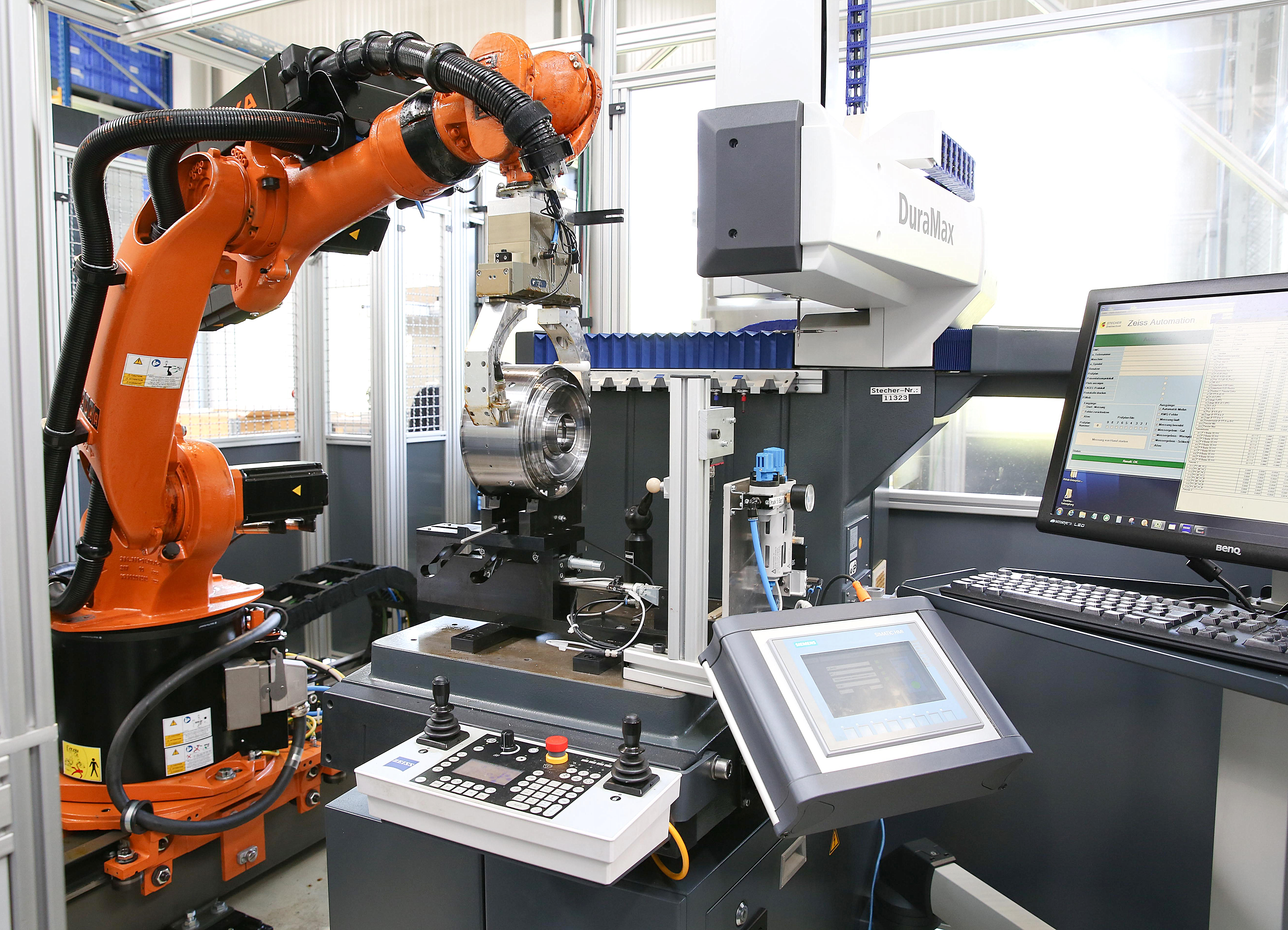 Fertigteilprüfung mit Roboter und Messmaschine