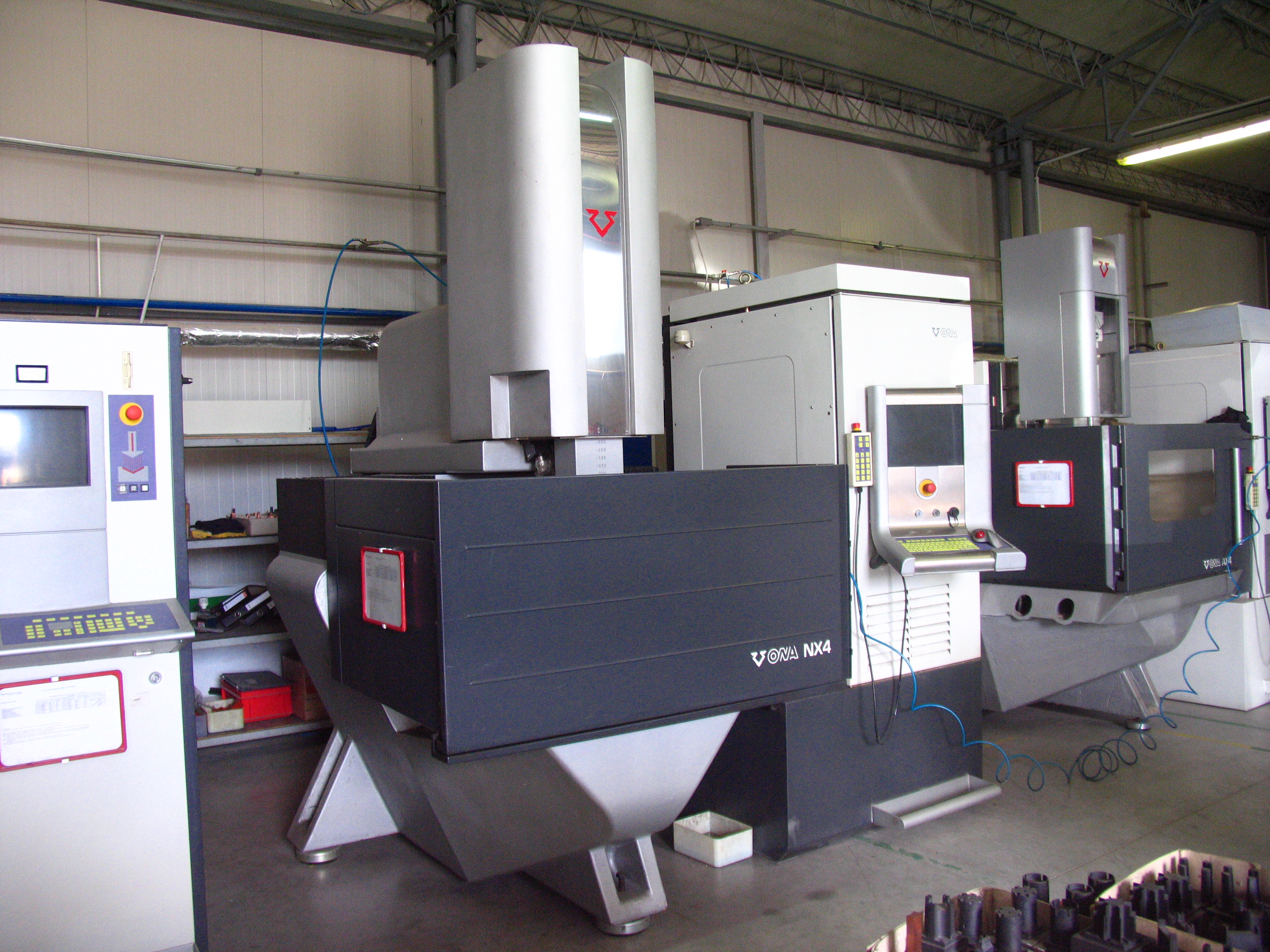 ONA AX 4