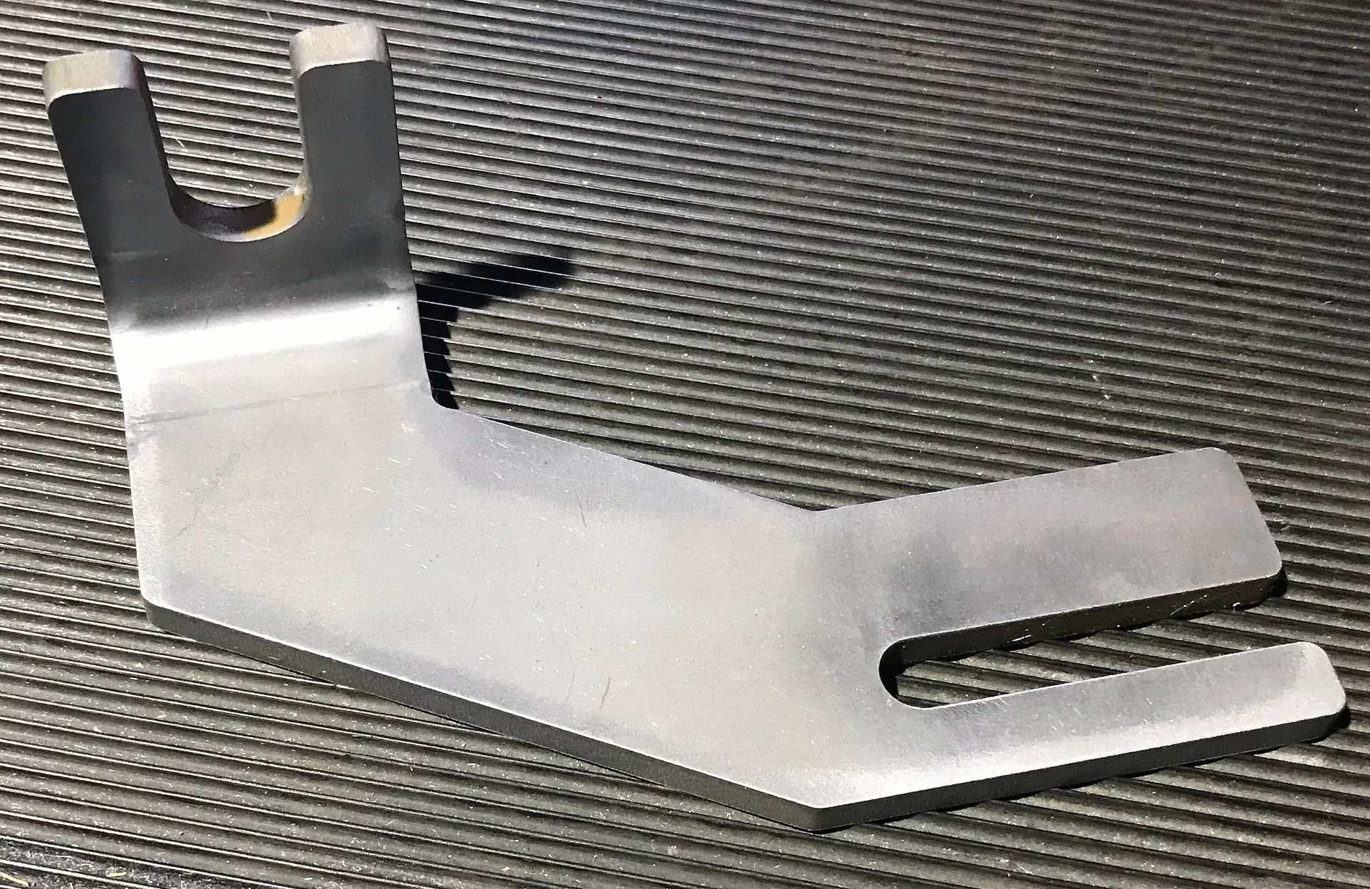 Halter Wasserstrahlschneiden, kanten, entgraten