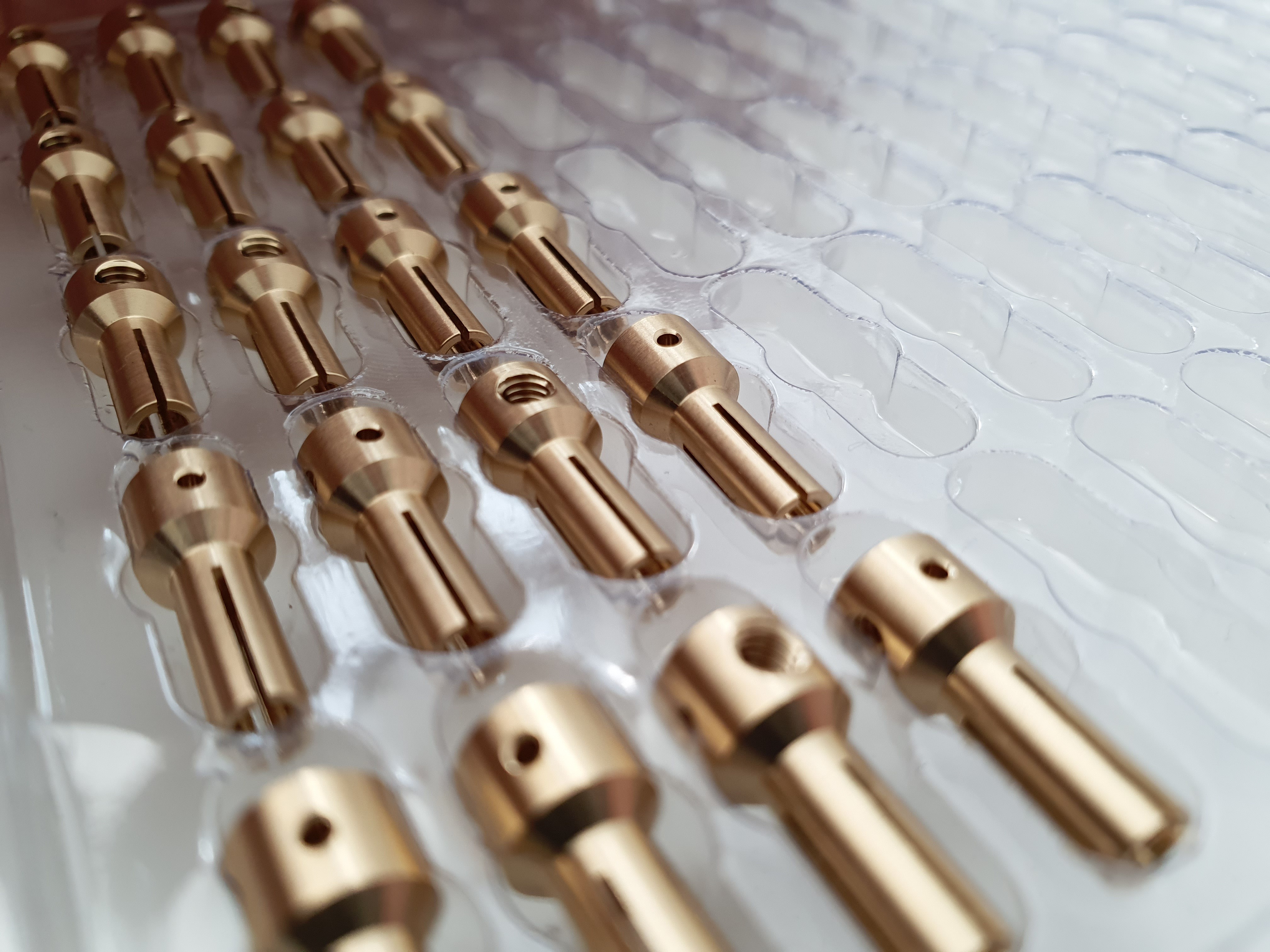 Bronze Stecker