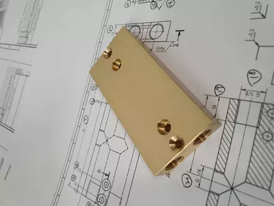 Messing Verbindungselement