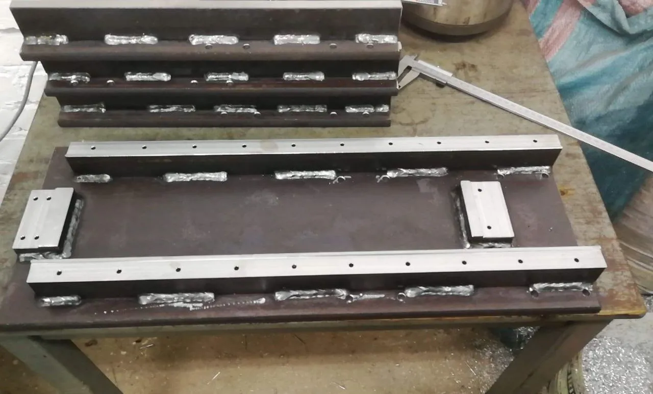 Mounting plate for CNC machine spindle motor