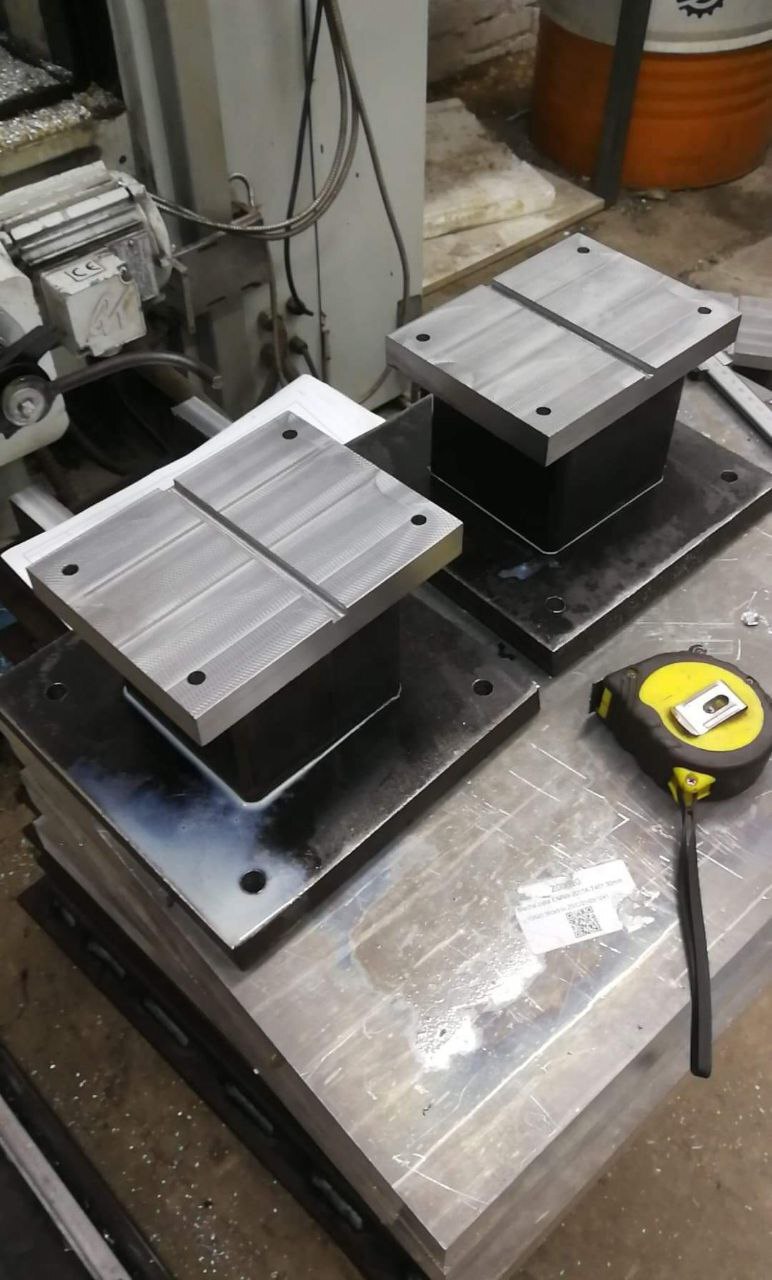 Mounting plates for CNC machine spindle motors