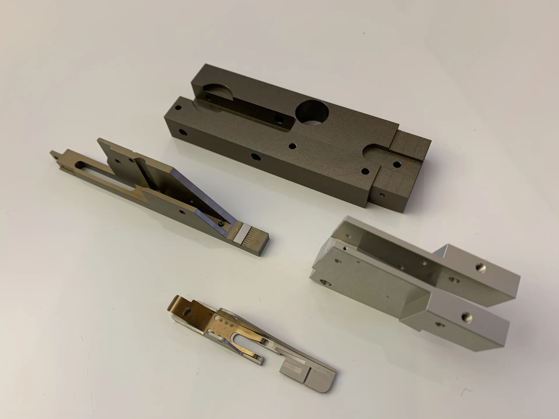 Frästeile mit Oberfläche und Montage