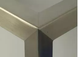 Präzisionsecke Ohne sichtbare Schweißnähte