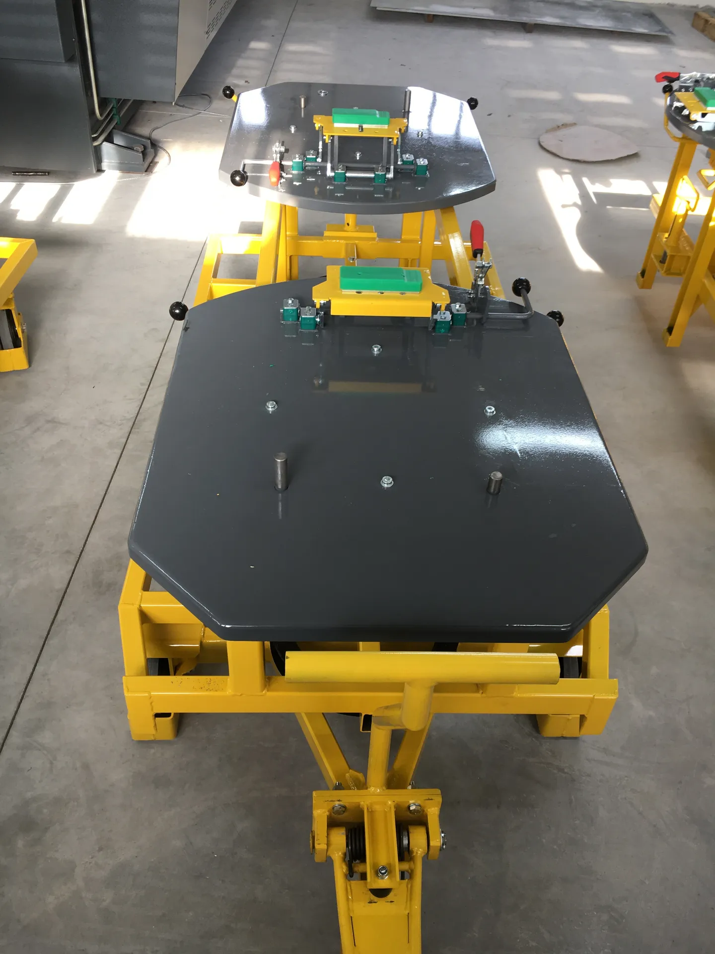 Trolley for automotive industry
