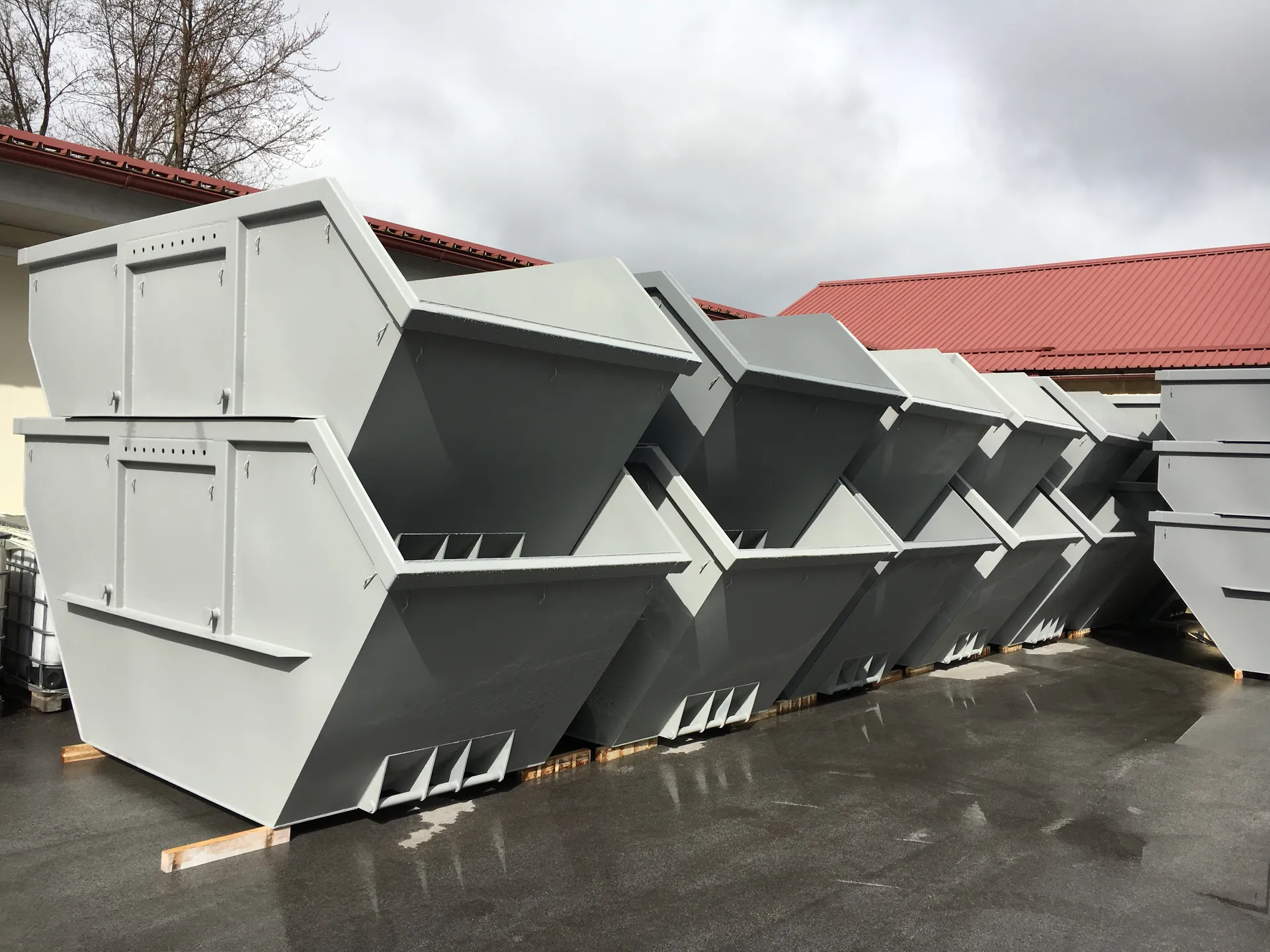 Skip containers