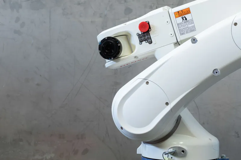 Laser IPG YLS 5000W + Robot VS-6556