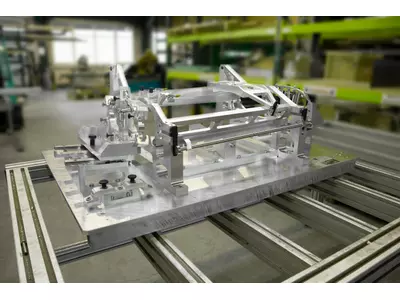 Klebe- und Montagevorrichtung