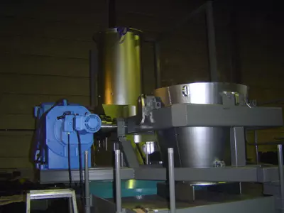 Granulator mit Kipprahmen + Getriebe