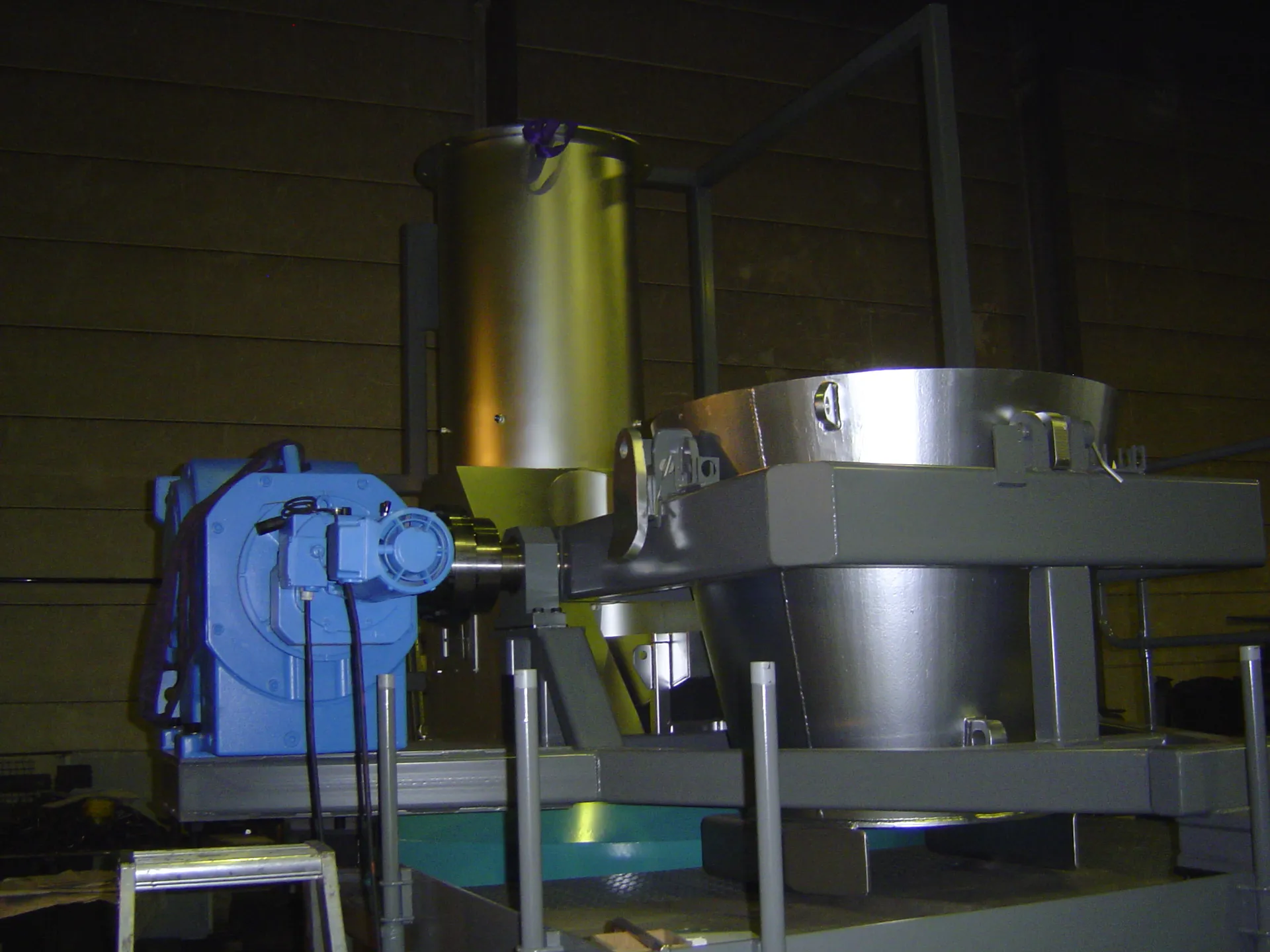 Granulator mit Kipprahmen + Getriebe