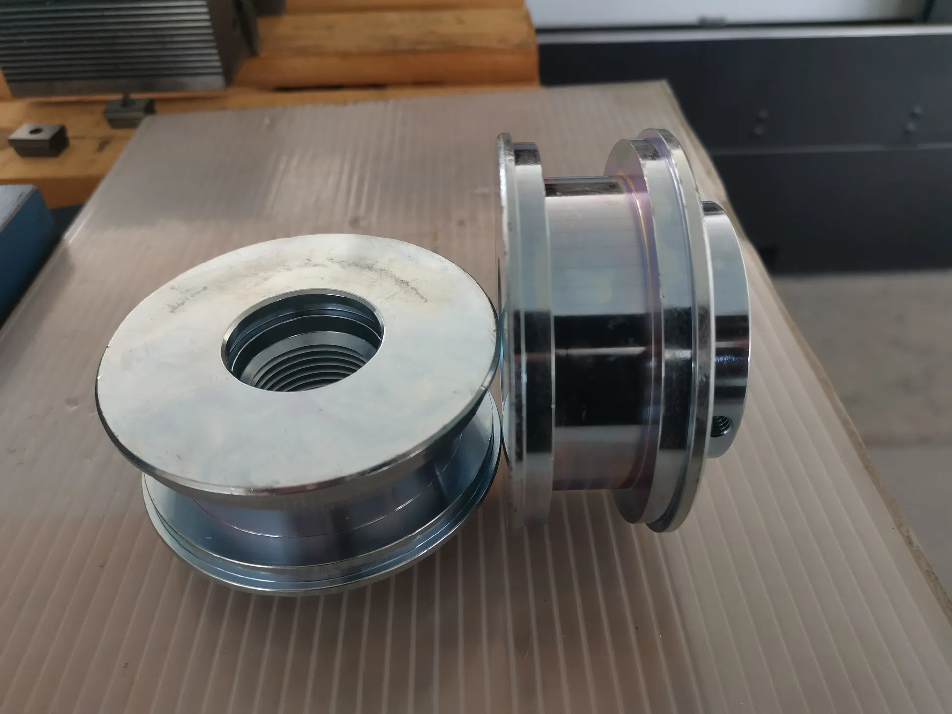 Heavy duty threaded piston M39x3