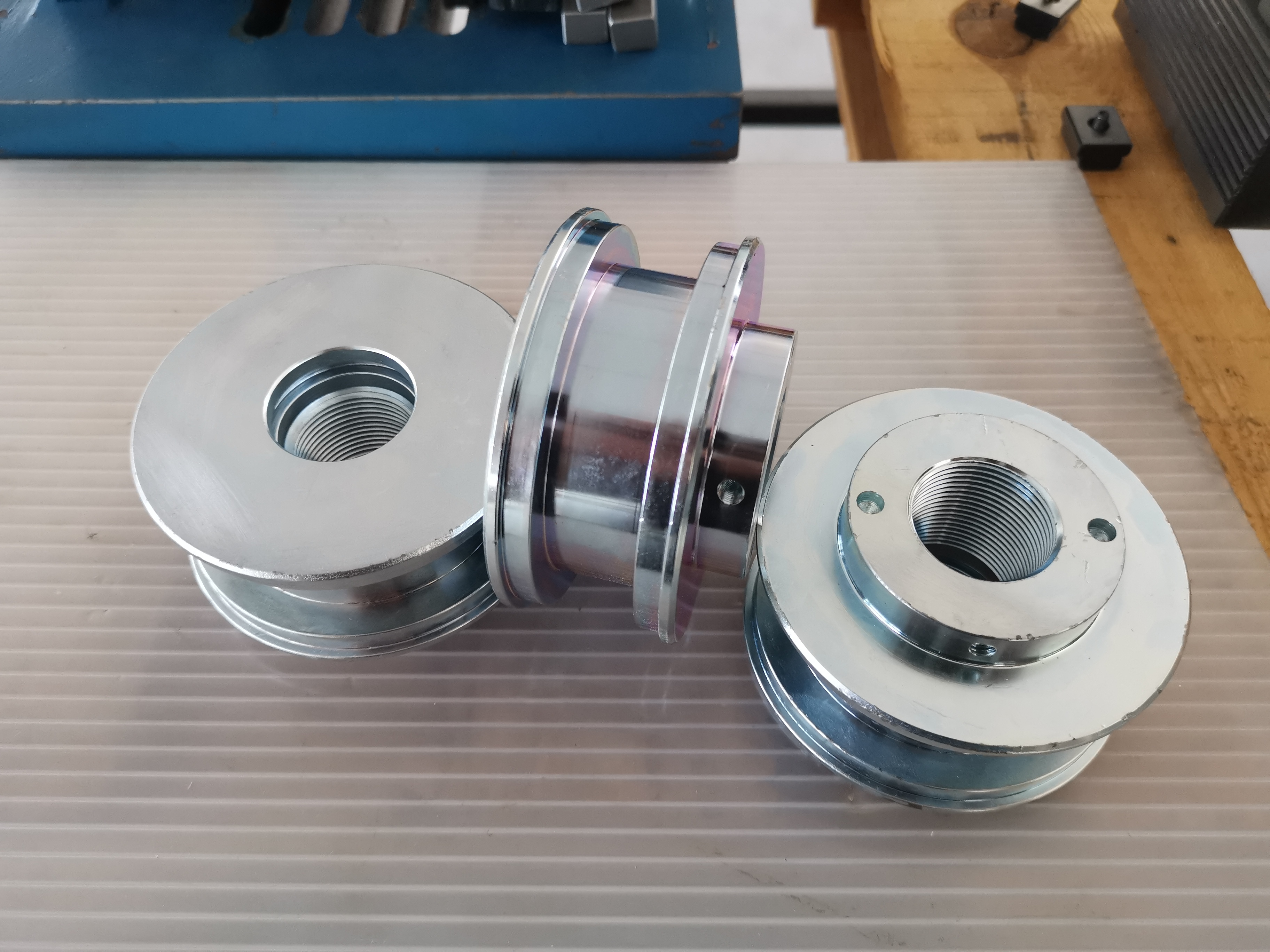 Heavy duty threaded piston M33x2
