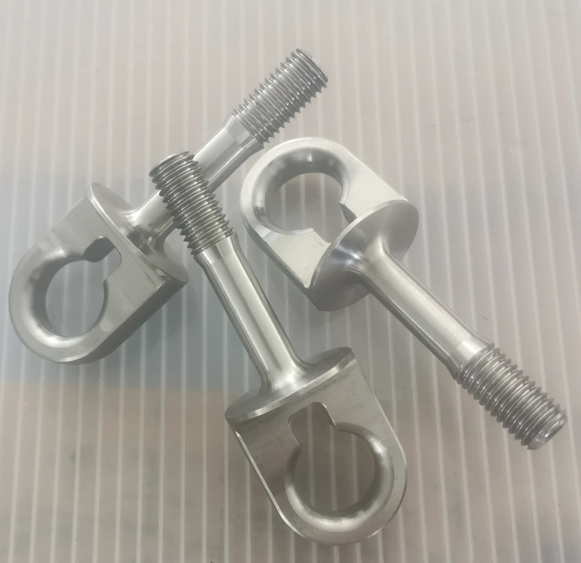 Safety bolt M14