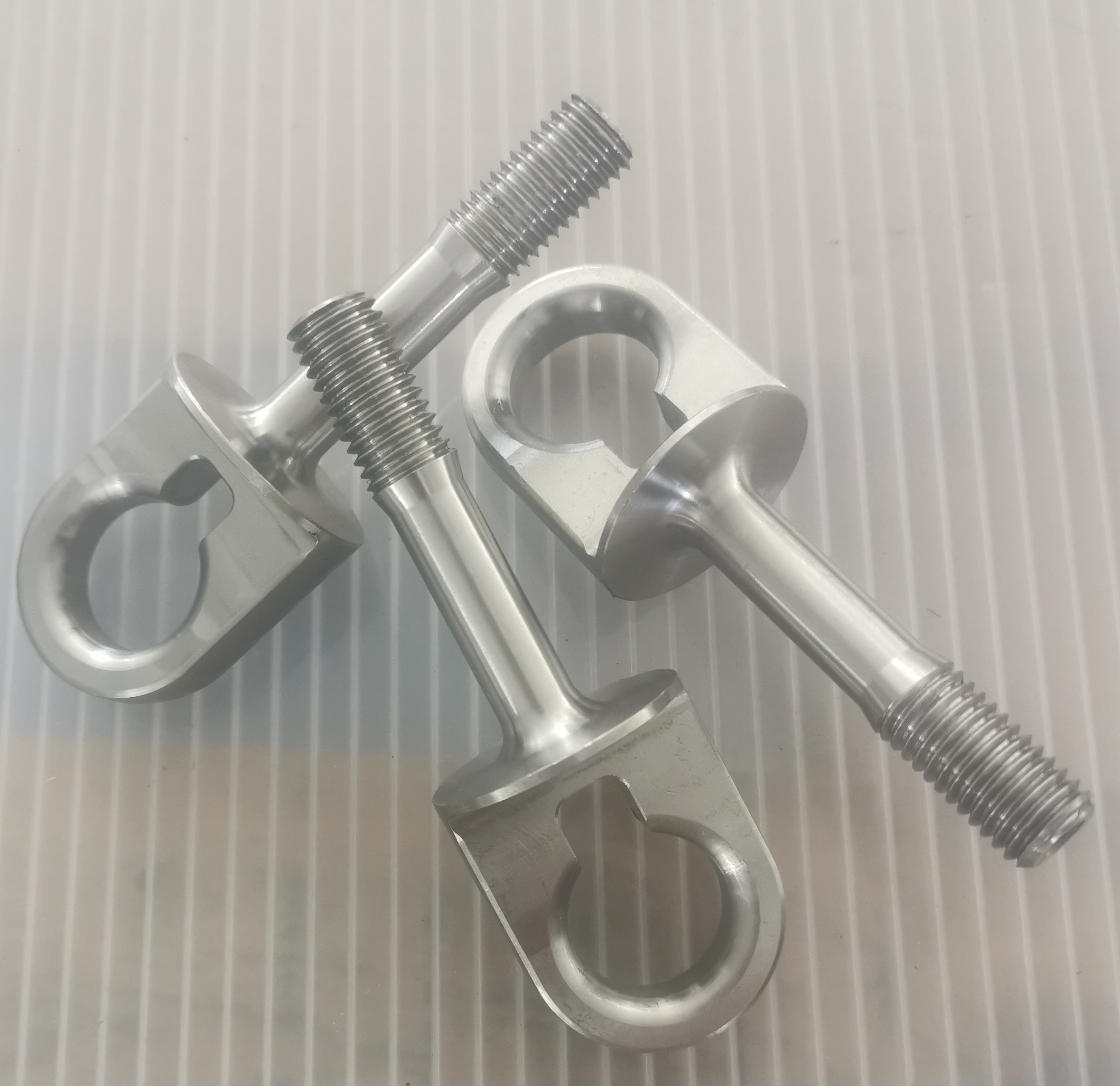 Safety bolt M14