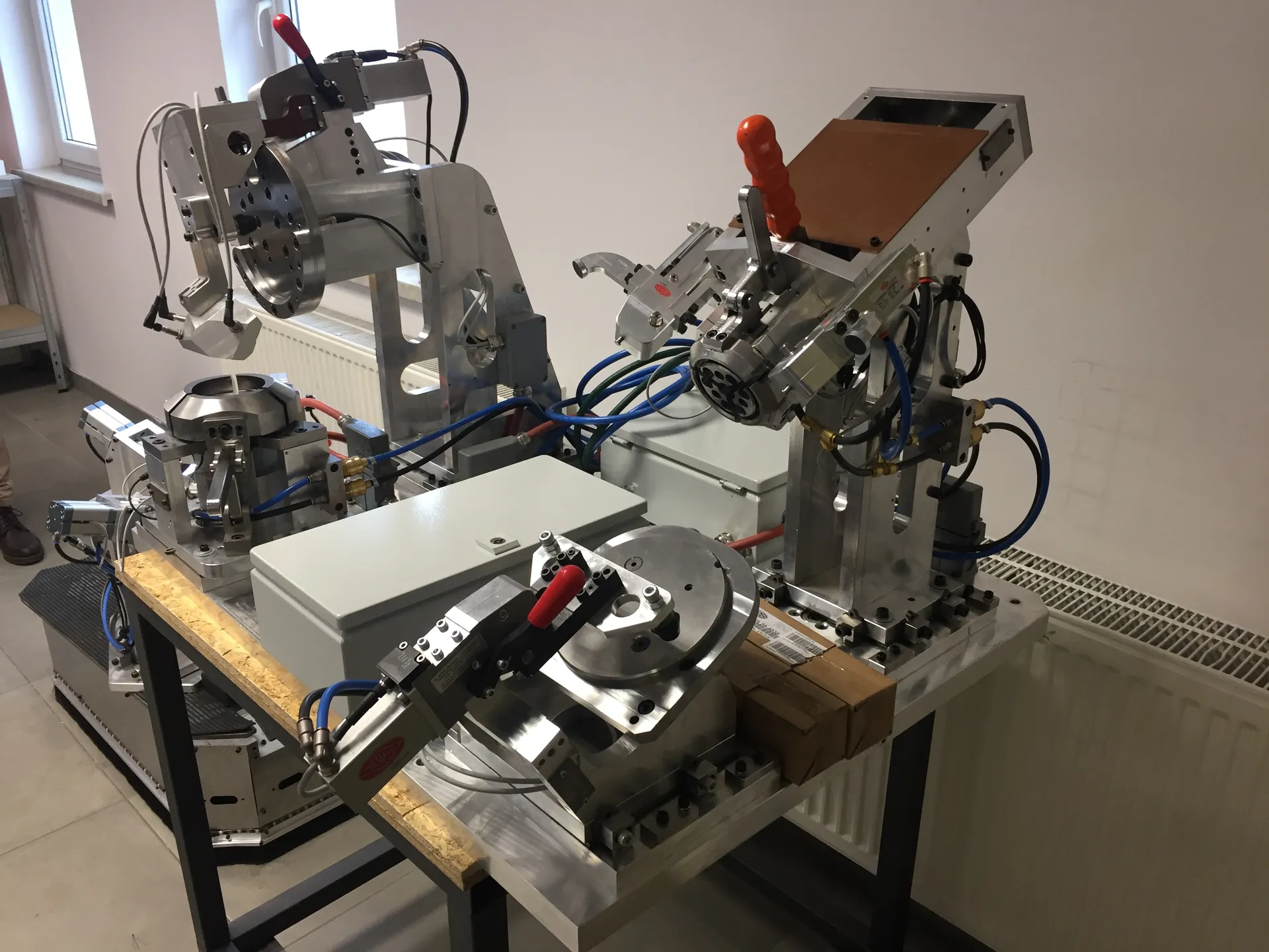 WELDING EQUIPMENT