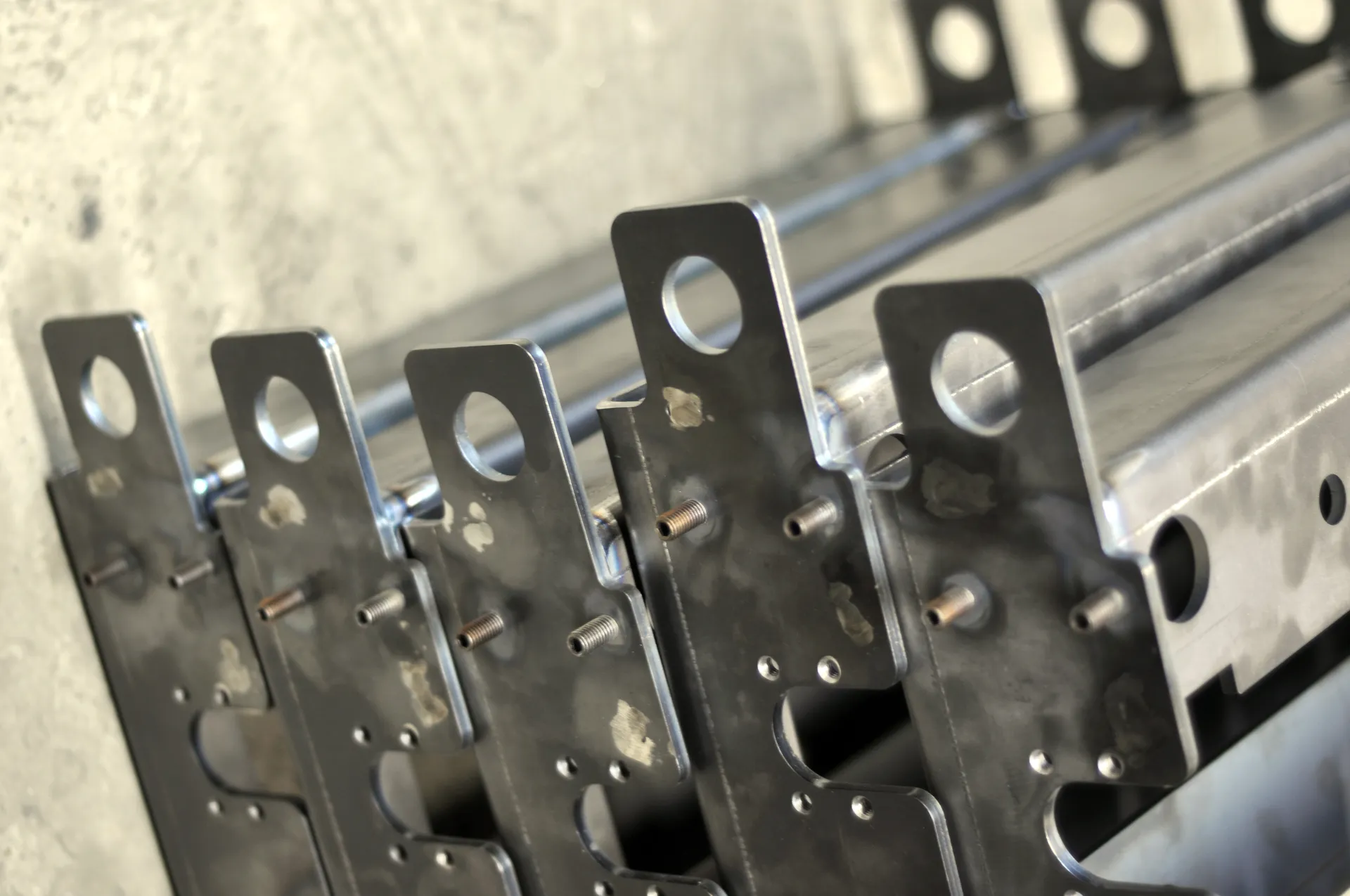 Sheet metal holders / Blech-Halterungen