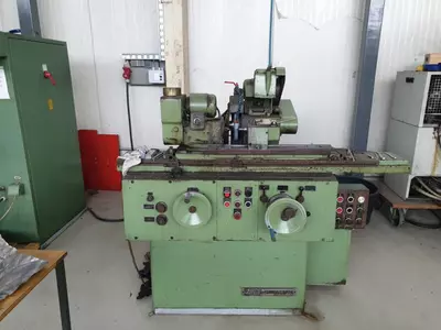 Cylindrical grinding machine