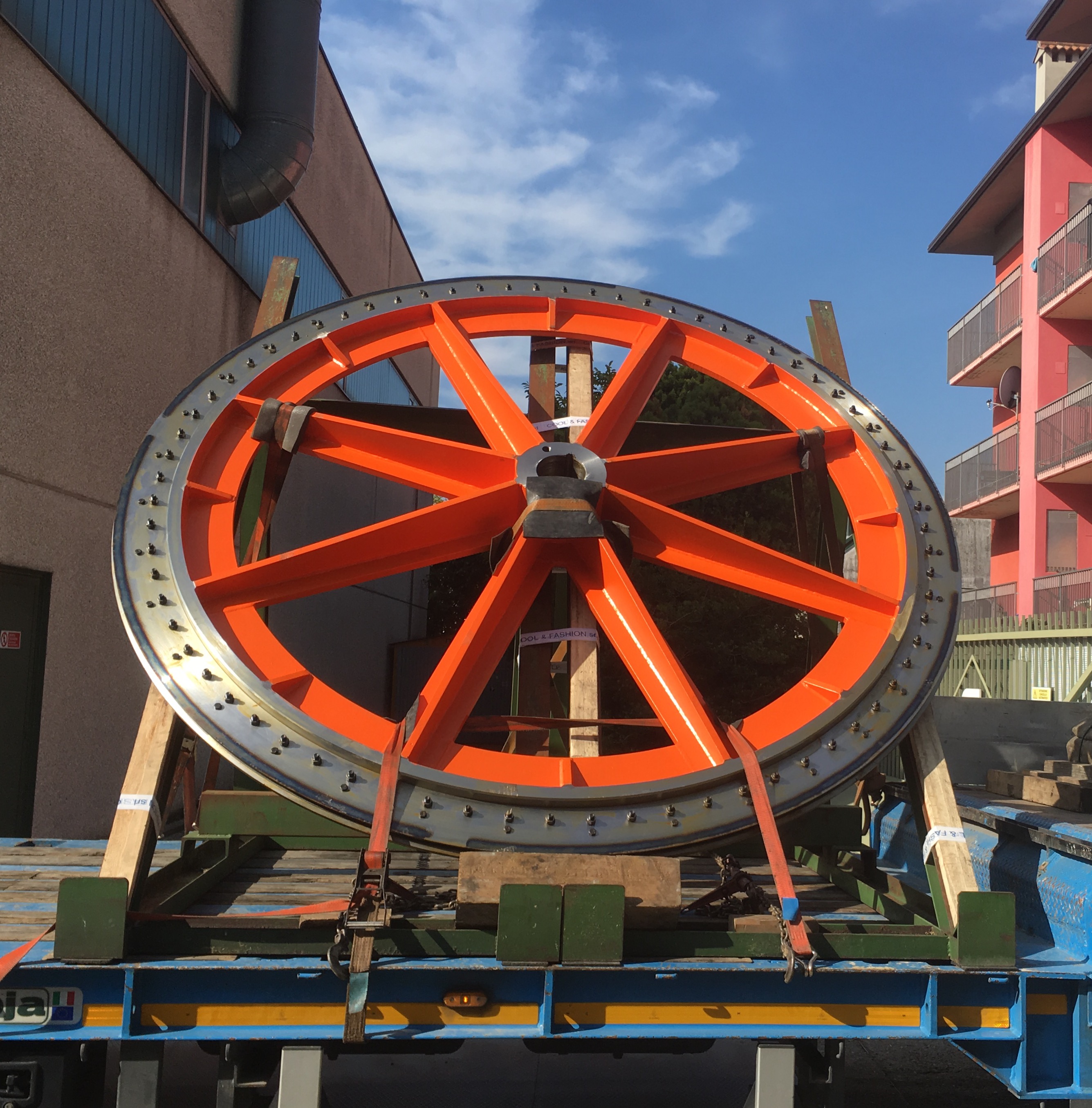 Wheel for the steel sector