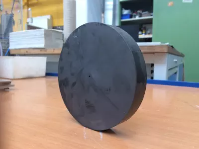 Tiefloch in Siliziumcarbid