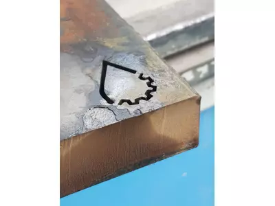 Prazisionsstrahlschneiden in dicken Materialien
