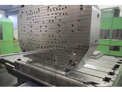 Tieflochbohrmaschine