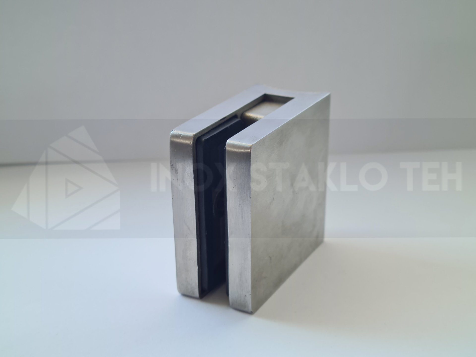Glass clamp